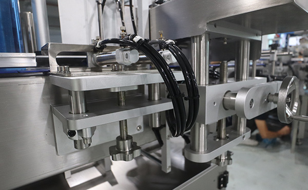 全自動雙側面貼標機,側面貼標機,全自動貼標機生產廠家